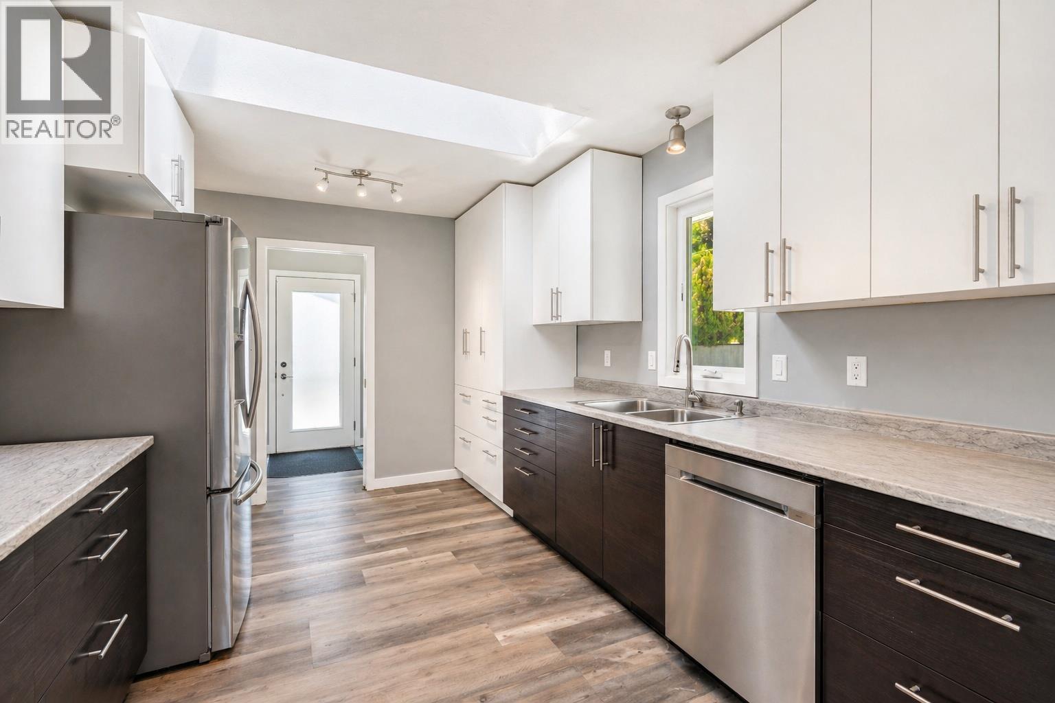 12595 Taylor Place, Summerland, British Columbia  V0H 1Z8 - Photo 5 - 10387591