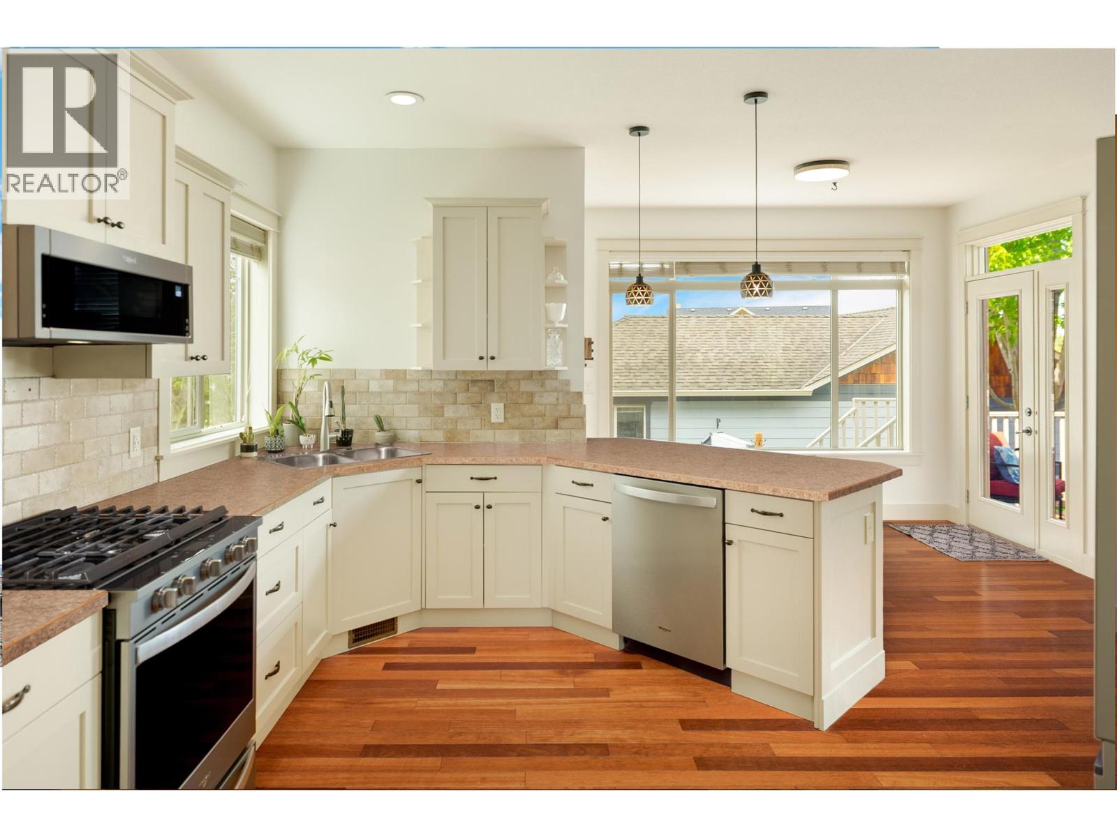 5532 Farron Place, Kelowna, British Columbia  V1W 5H1 - Photo 8 - 10387349