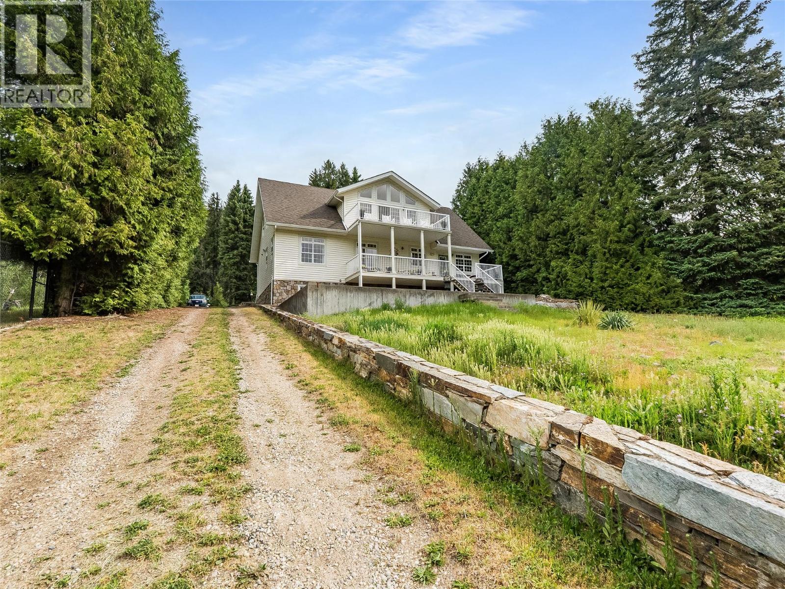 3275 Broadwater Road, robson, British Columbia