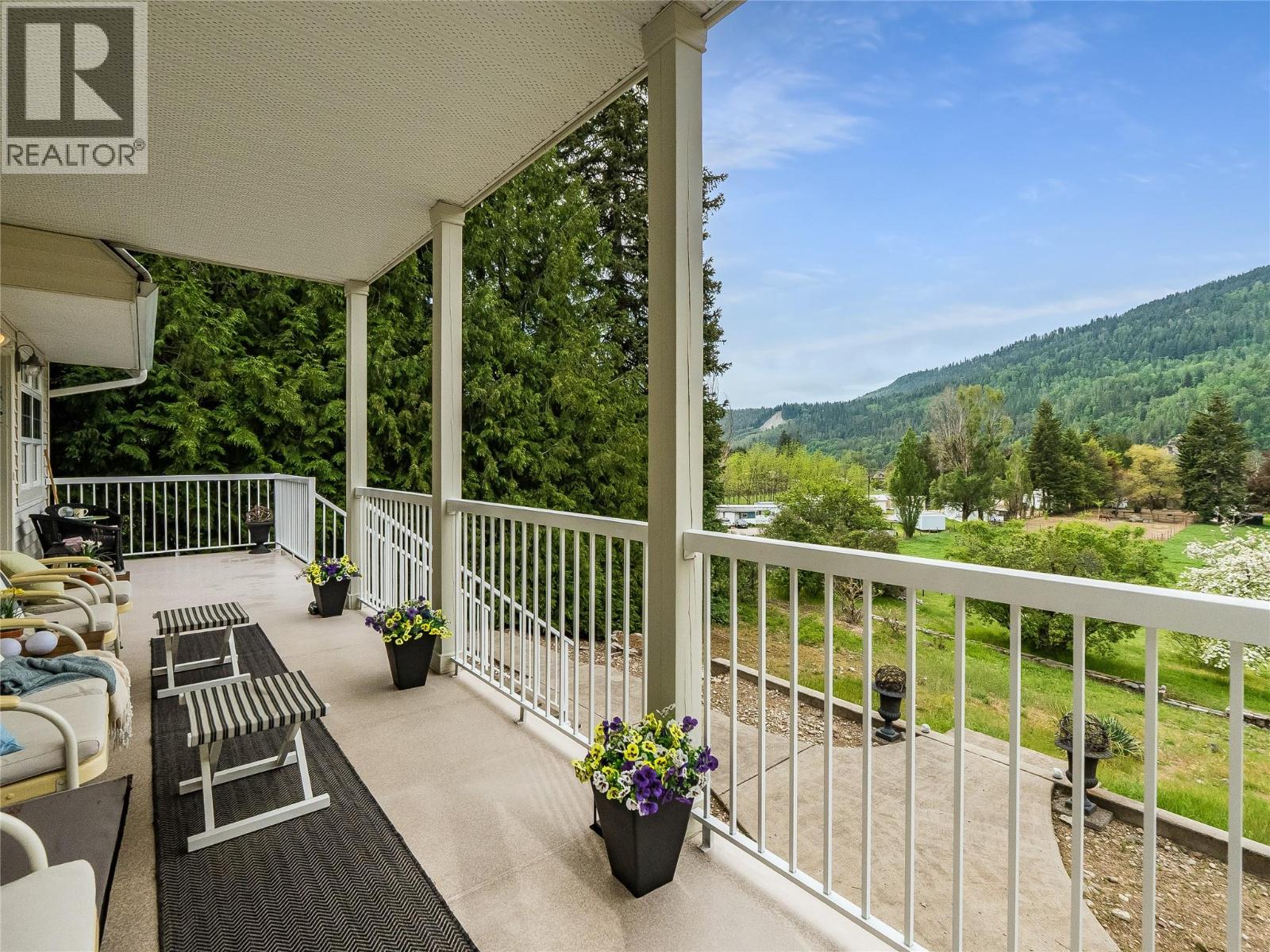 3275 Broadwater Road, Robson, British Columbia  V0G 1X0 - Photo 44 - 10386895