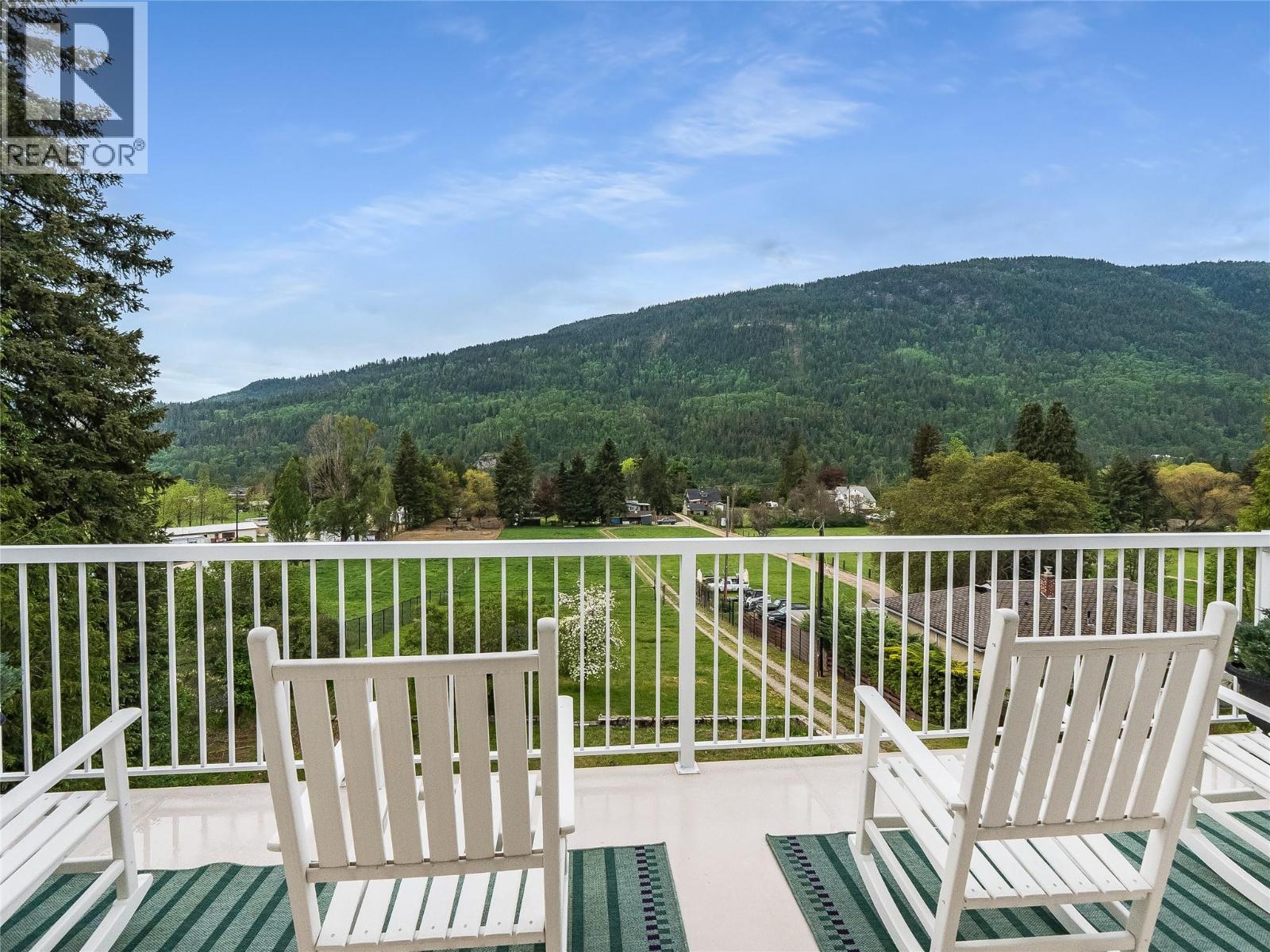 3275 Broadwater Road, Robson, British Columbia  V0G 1X0 - Photo 5 - 10386895