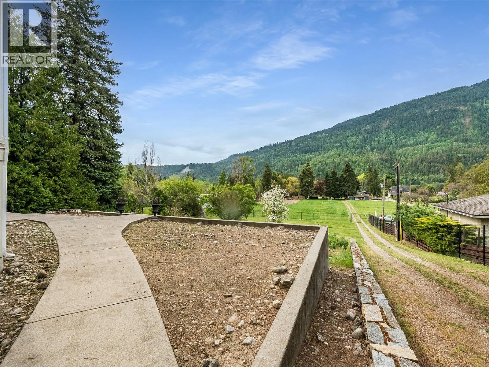 3275 Broadwater Road, Robson, British Columbia  V0G 1X0 - Photo 60 - 10386895