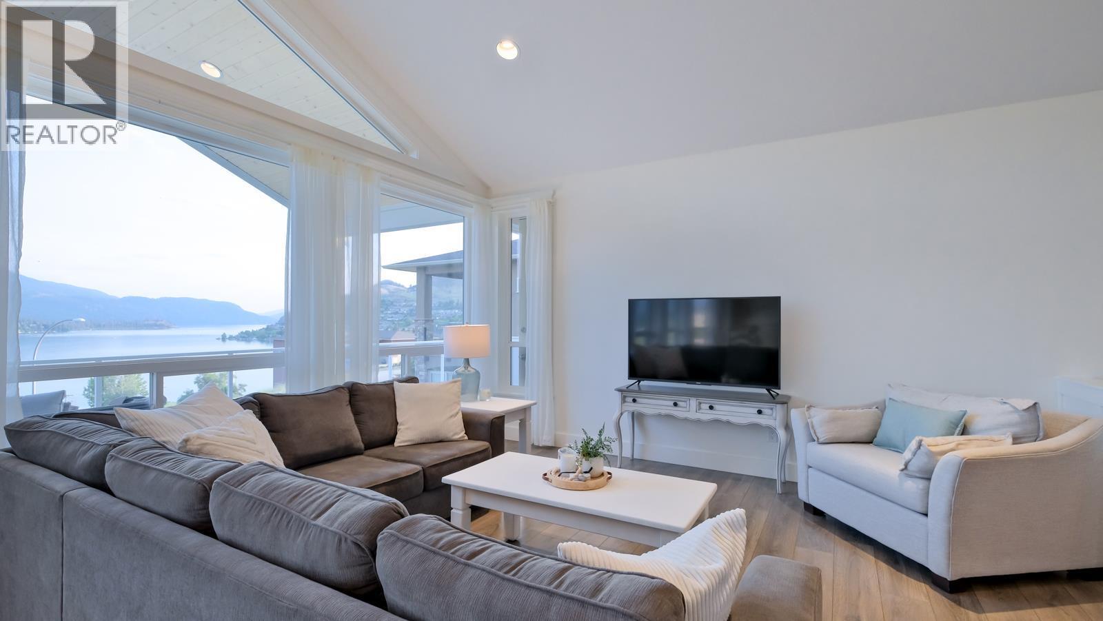 7345 Pointe Sage Drive, Coldstream, British Columbia  V1B 4A5 - Photo 12 - 10387572