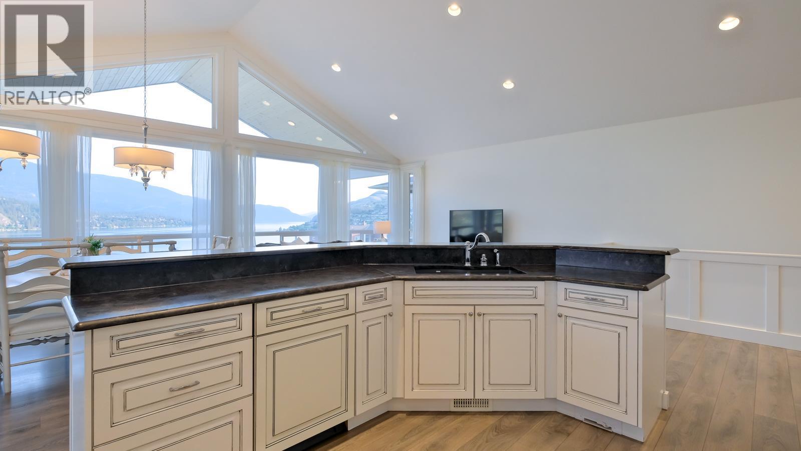 7345 Pointe Sage Drive, Coldstream, British Columbia  V1B 4A5 - Photo 15 - 10387572