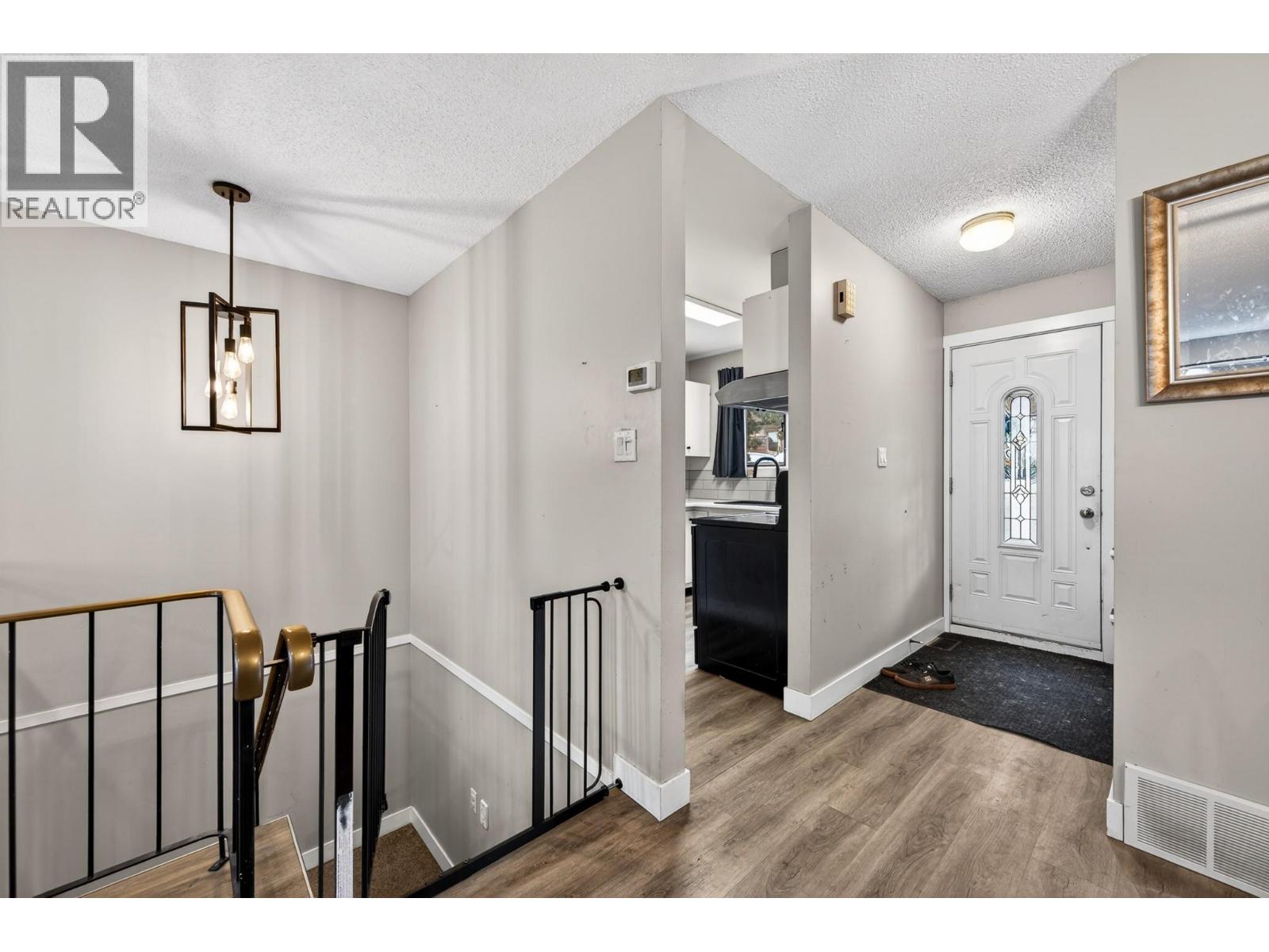 250 Pemberton Terrace Unit# 9, Kamloops, British Columbia  V2C 6A9 - Photo 2 - 10387677