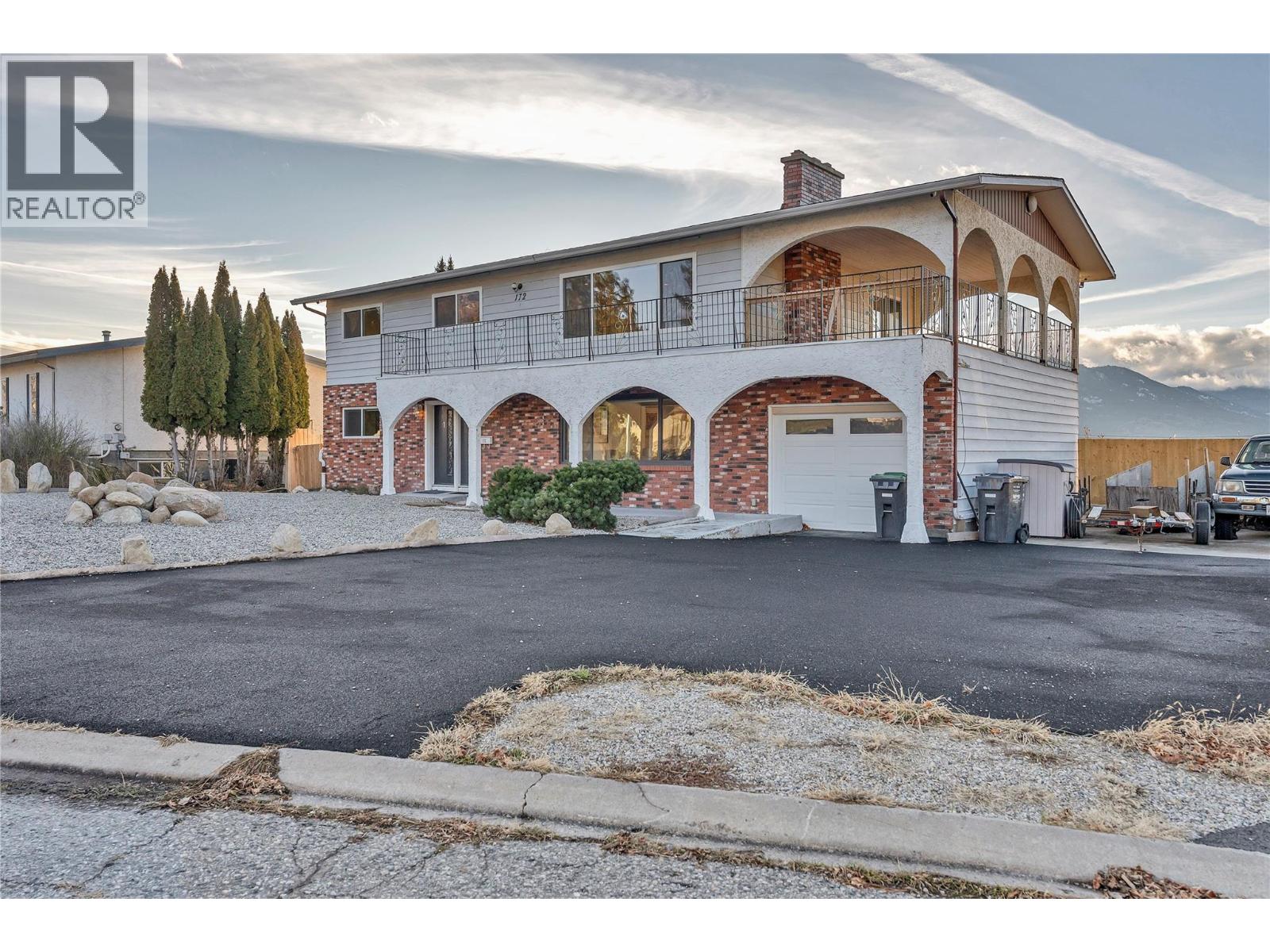 172 Maccleave Court, Penticton, British Columbia  V2A 3Y8 - Photo 3 - 10387131