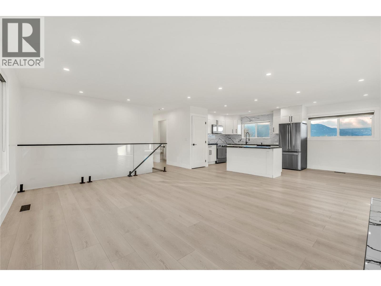 172 Maccleave Court, Penticton, British Columbia  V2A 3Y8 - Photo 6 - 10387131