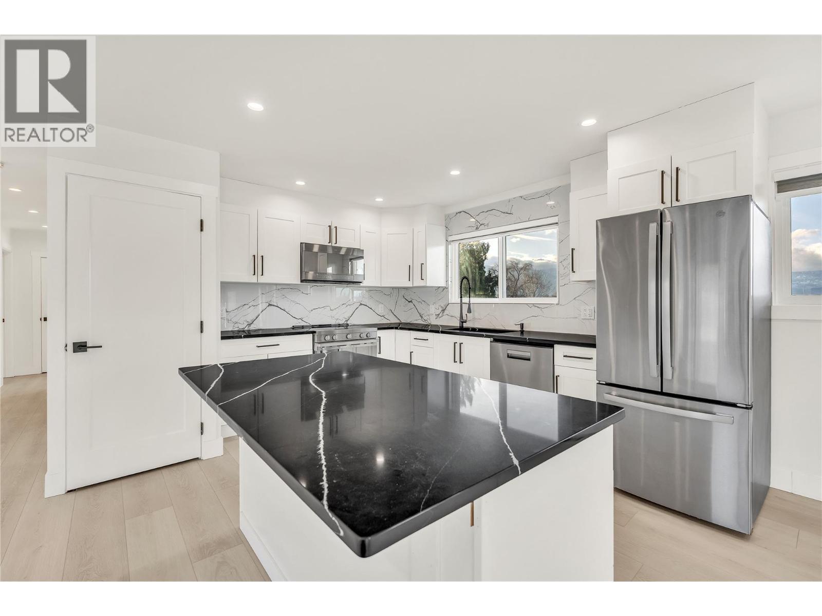 172 Maccleave Court, Penticton, British Columbia  V2A 3Y8 - Photo 8 - 10387131
