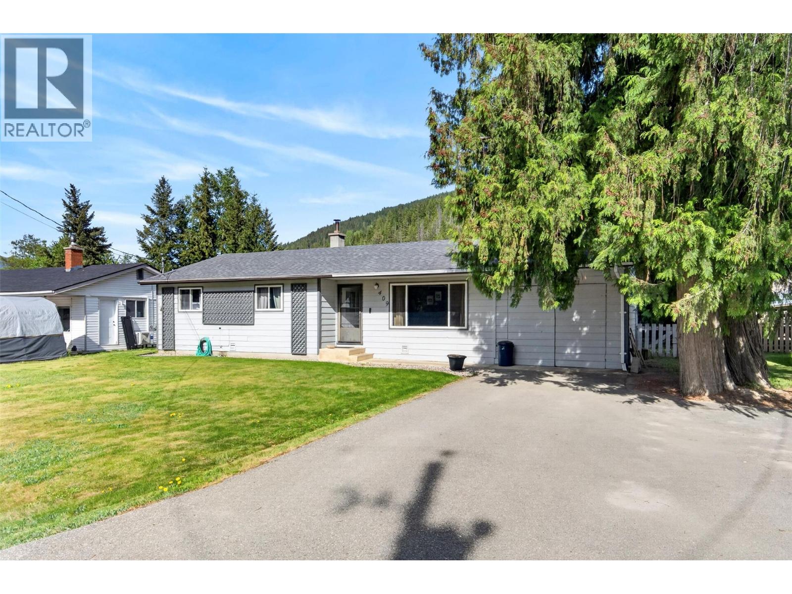 409 Oak Avenue, Sicamous, British Columbia  V0E 2V1 - Photo 2 - 10387492