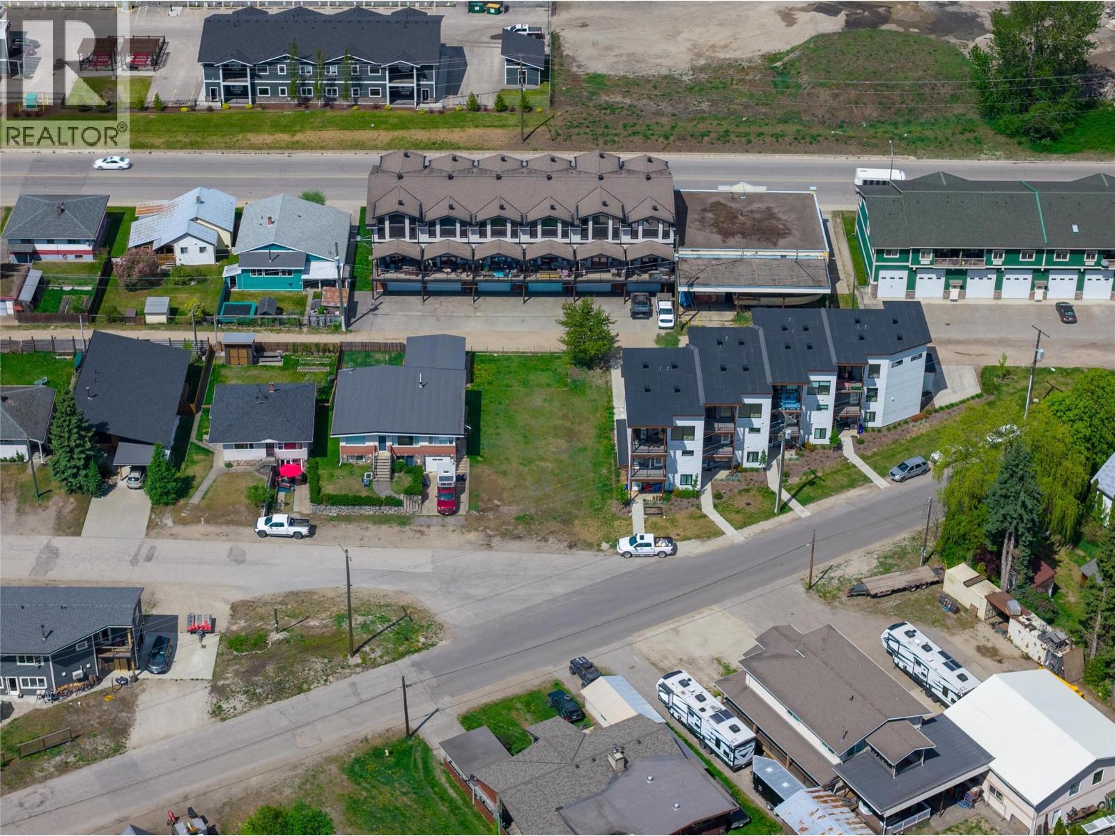 309 Taylor Street, Revelstoke, British Columbia  V0E 2S0 - Photo 3 - 10387525