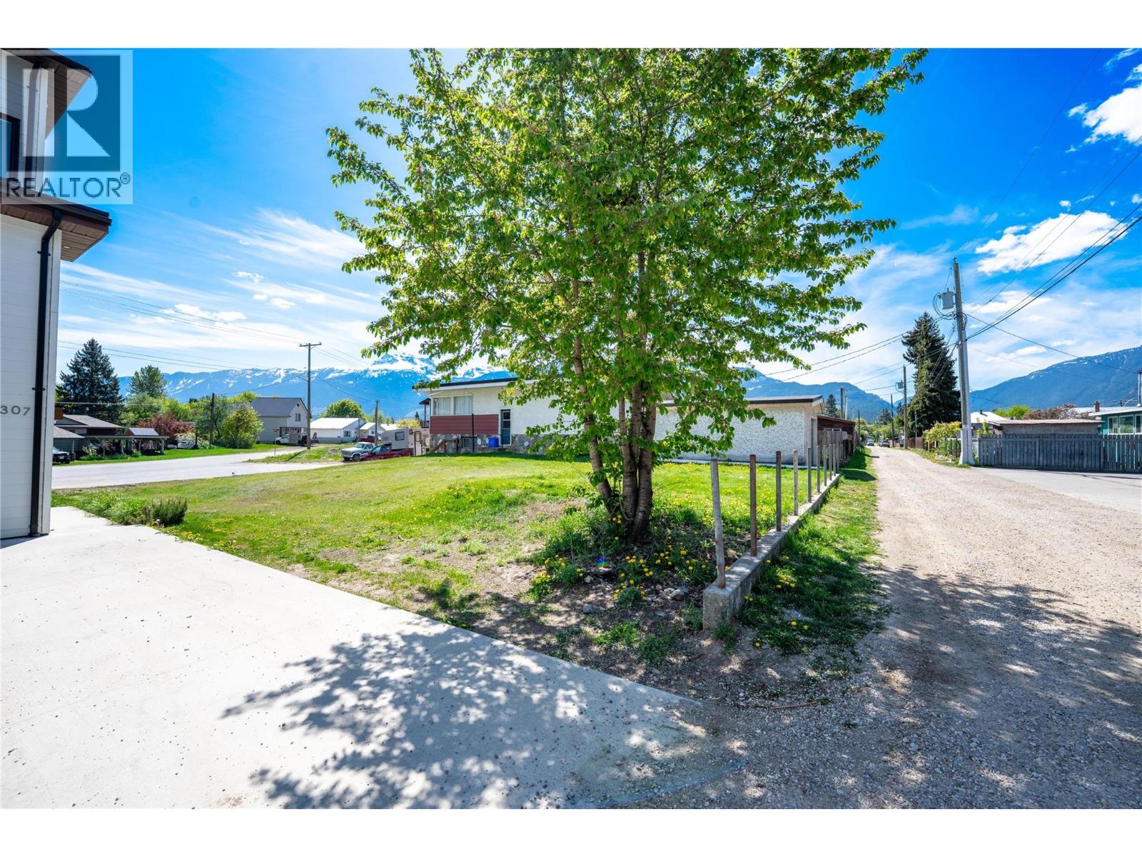 309 Taylor Street, Revelstoke, British Columbia  V0E 2S0 - Photo 5 - 10387525