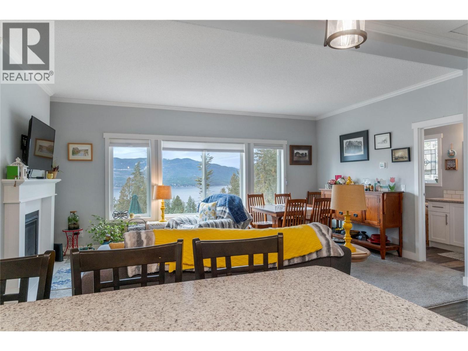 7551 Klondike Trail, Anglemont, British Columbia  V0E 1M8 - Photo 11 - 10387729