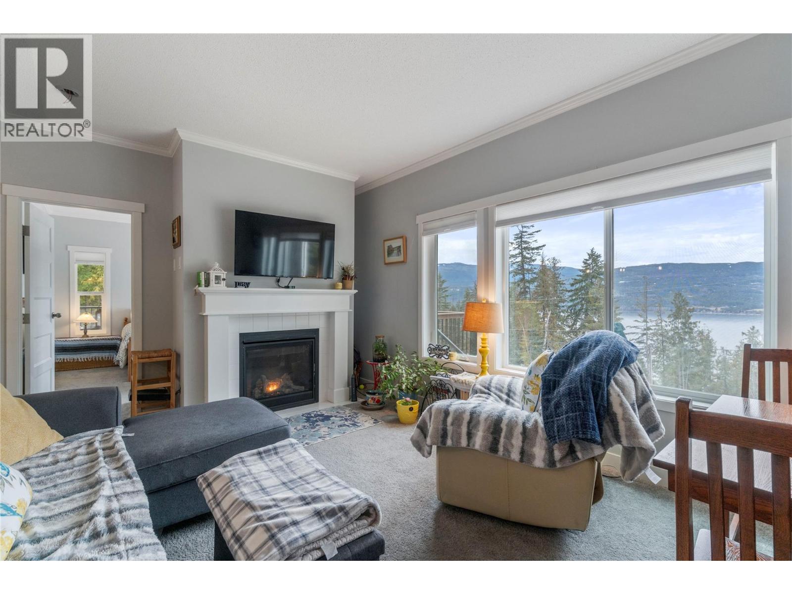 7551 Klondike Trail, Anglemont, British Columbia  V0E 1M8 - Photo 15 - 10387729