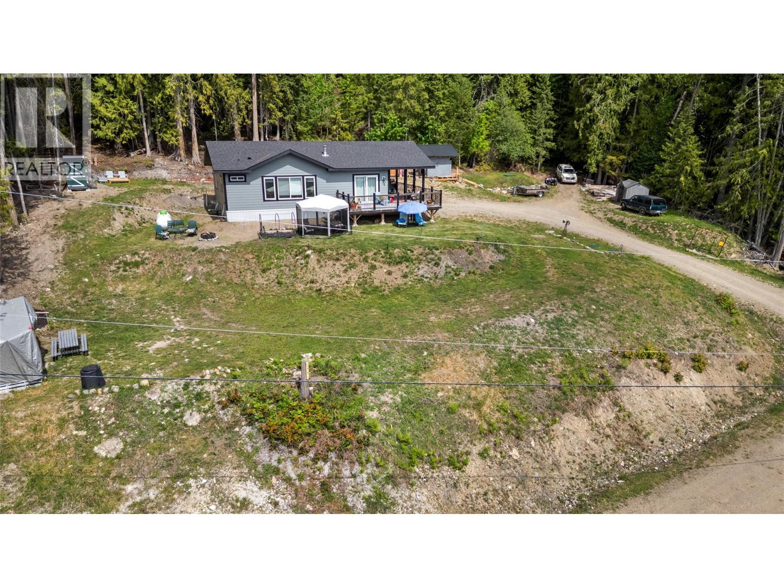 7551 Klondike Trail, Anglemont, British Columbia  V0E 1M8 - Photo 2 - 10387729