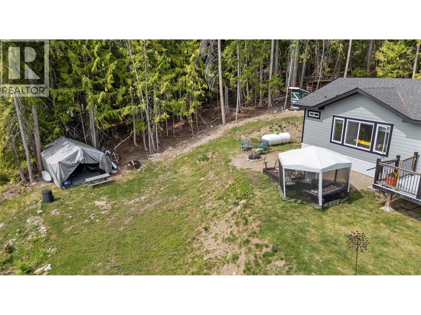 7551 Klondike Trail, Anglemont, British Columbia  V0E 1M8 - Photo 29 - 10387729