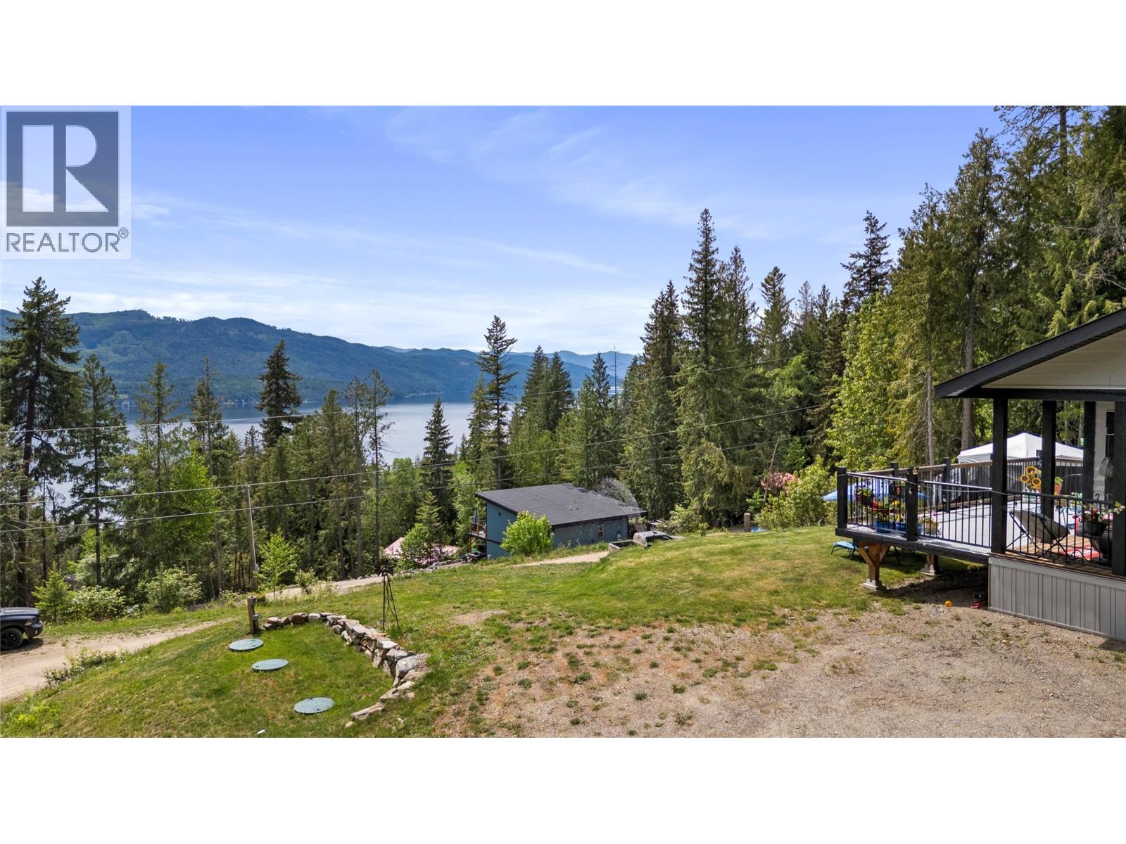7551 Klondike Trail, Anglemont, British Columbia  V0E 1M8 - Photo 3 - 10387729