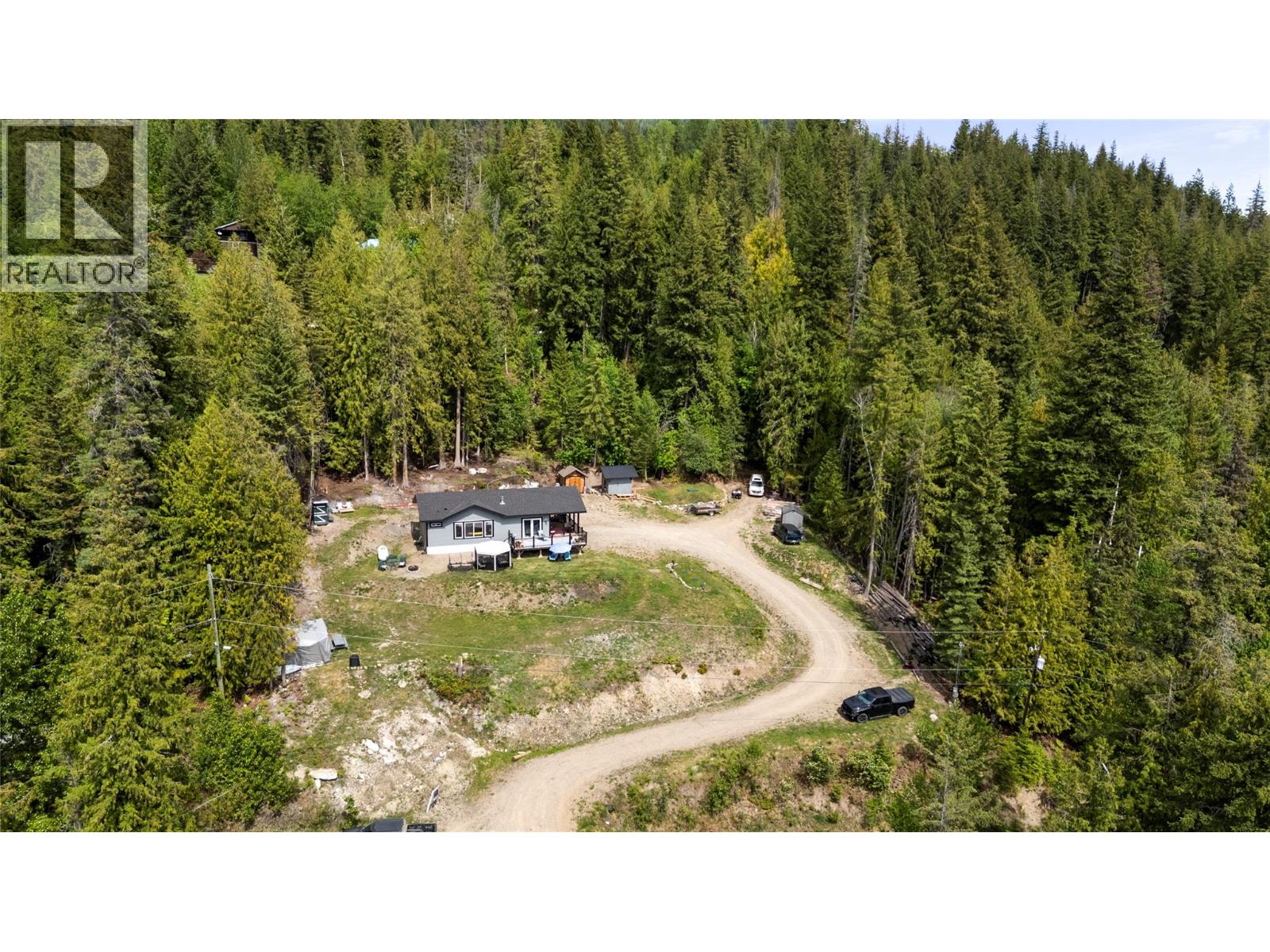 7551 Klondike Trail, Anglemont, British Columbia  V0E 1M8 - Photo 31 - 10387729