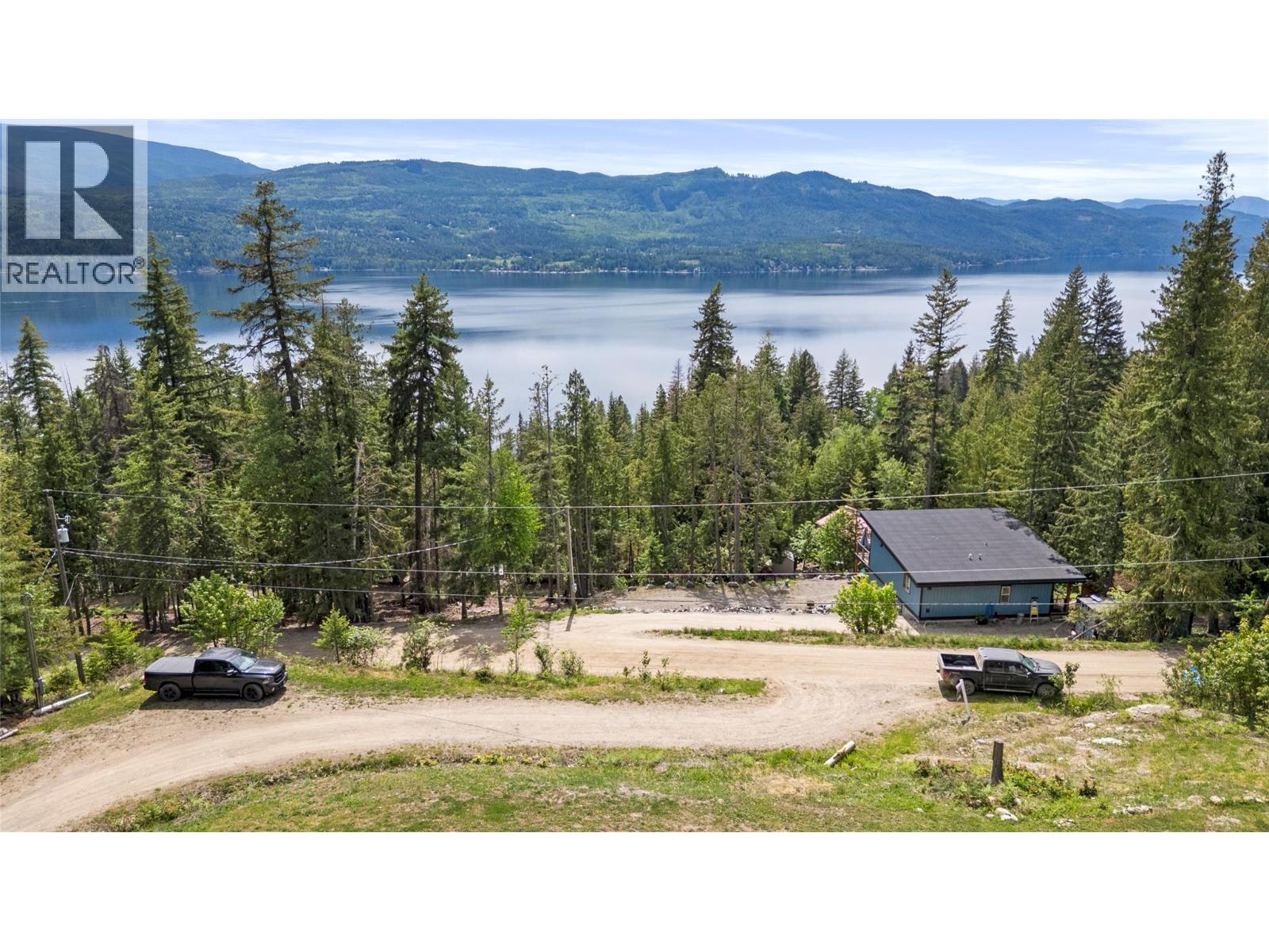 7551 Klondike Trail, Anglemont, British Columbia  V0E 1M8 - Photo 4 - 10387729