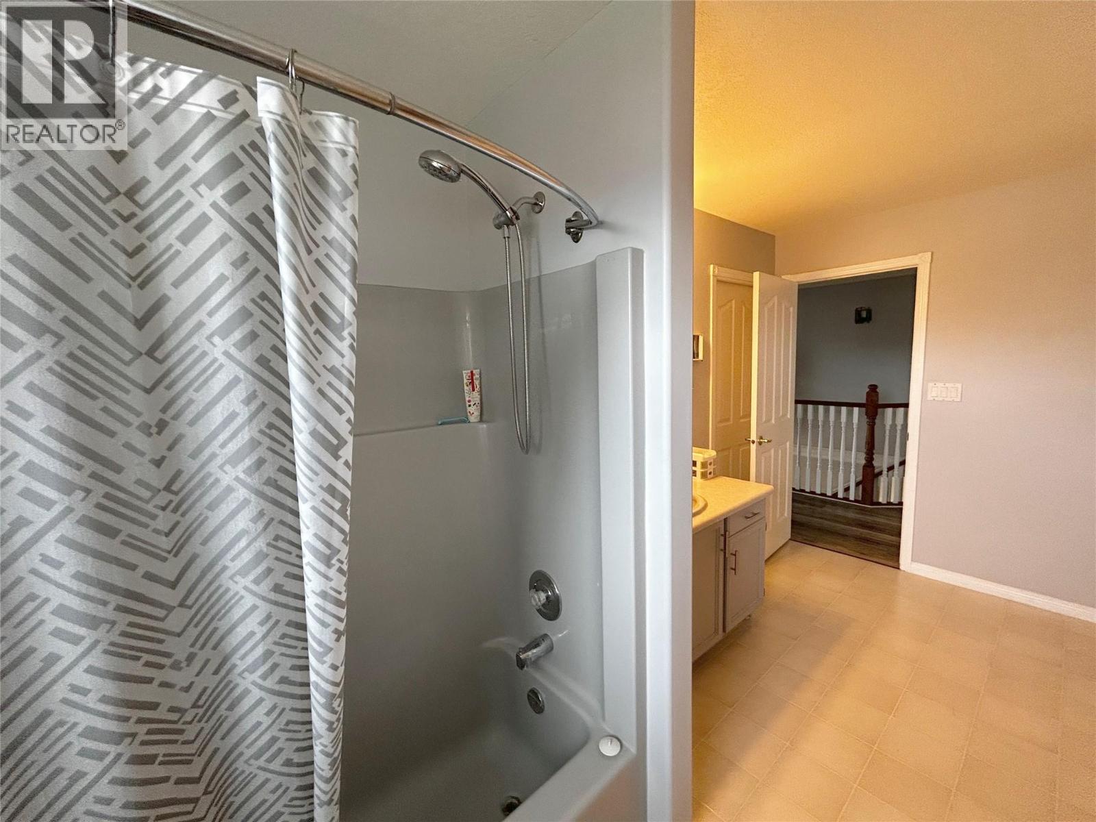 2024 Mountain View Avenue, Lumby, British Columbia  V0E 2G0 - Photo 24 - 10387556