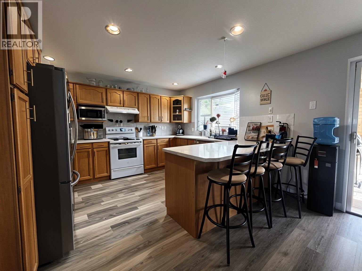 2024 Mountain View Avenue, Lumby, British Columbia  V0E 2G0 - Photo 4 - 10387556