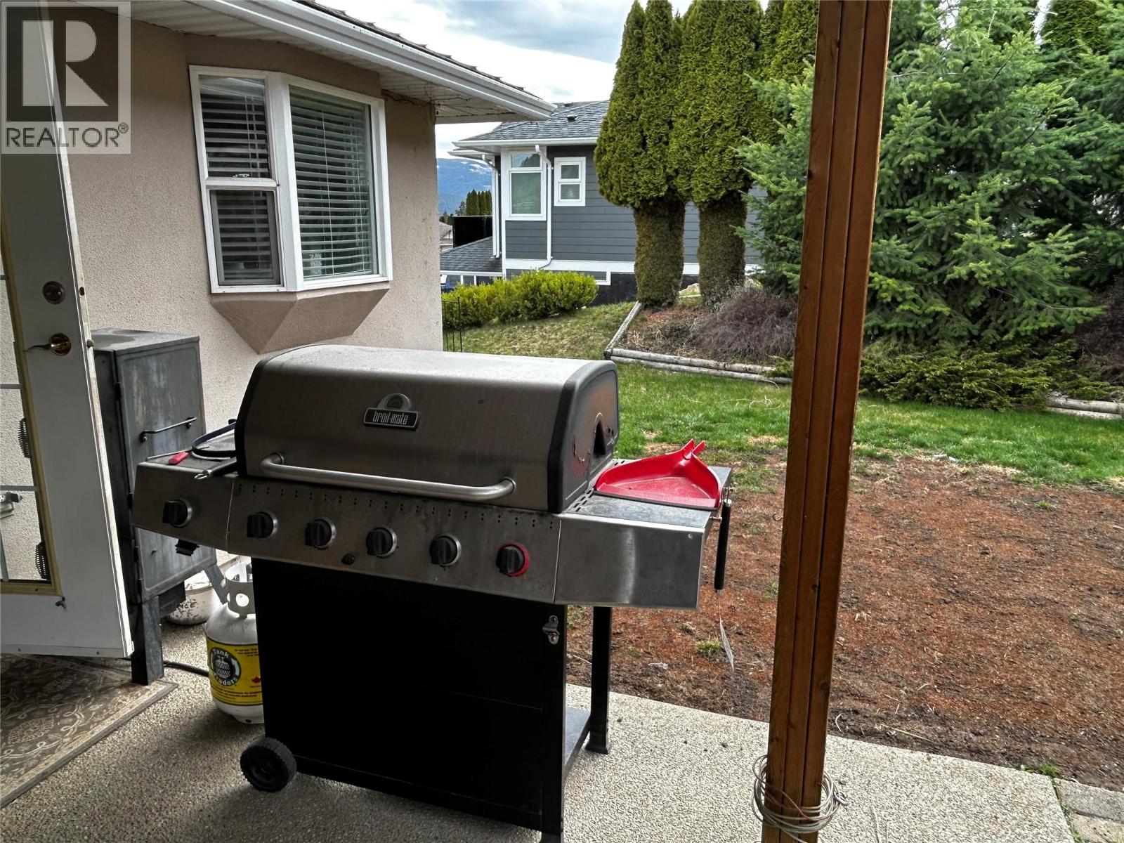 2024 Mountain View Avenue, Lumby, British Columbia  V0E 2G0 - Photo 7 - 10387556