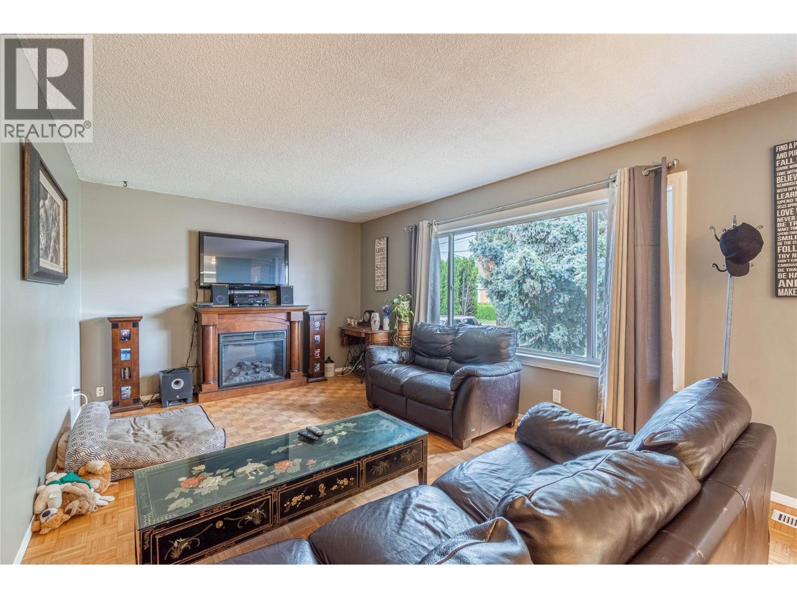 2255 Fleetwood Avenue, Kamloops, British Columbia  V2B 4S6 - Photo 3 - 10387641