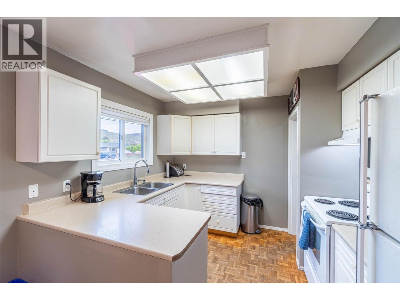 2255 Fleetwood Avenue, Kamloops, British Columbia  V2B 4S6 - Photo 6 - 10387641