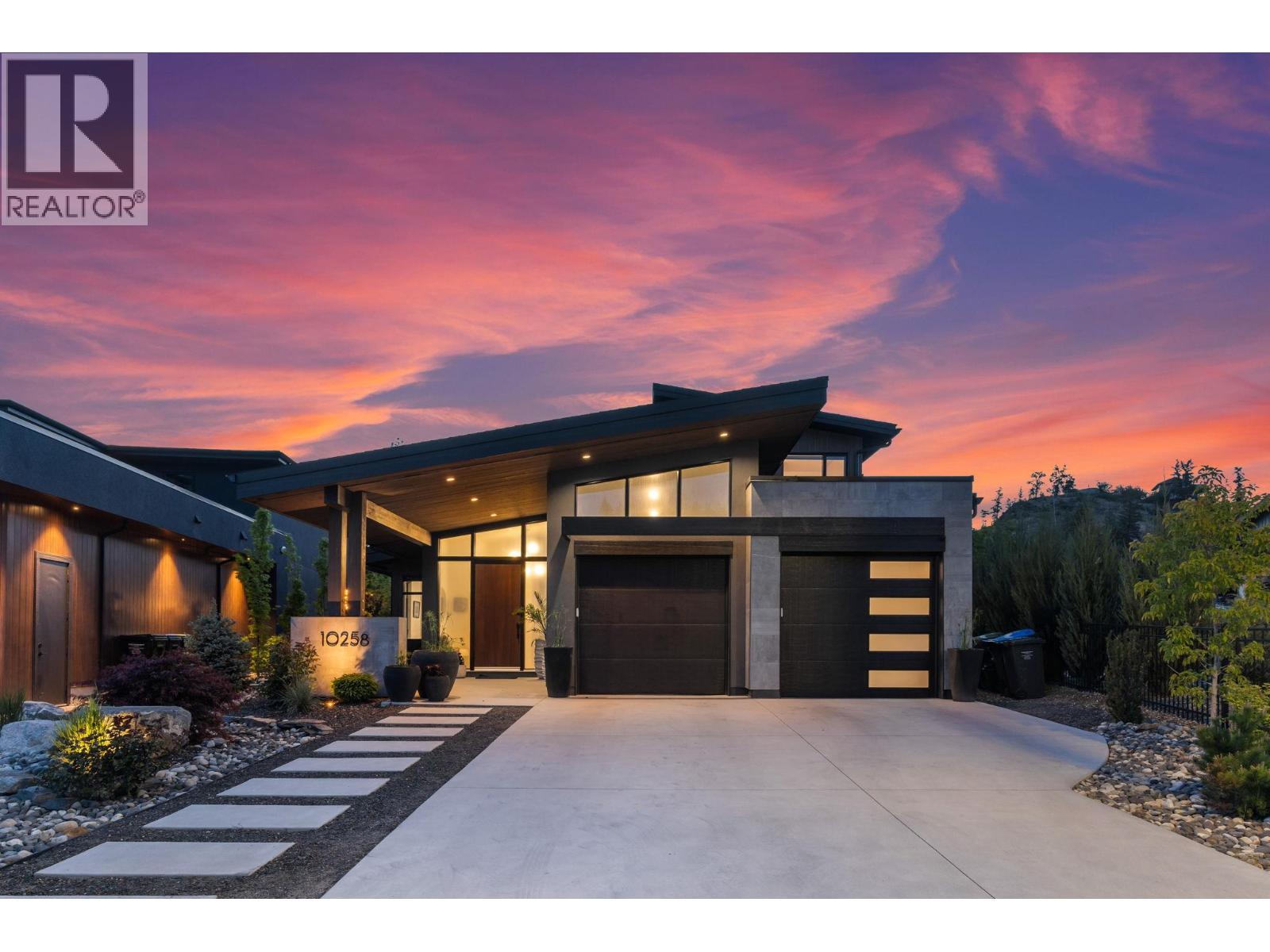 10258 Beacon Hill Drive, Lake Country, British Columbia  V4V 0A9 - Photo 2 - 10385094