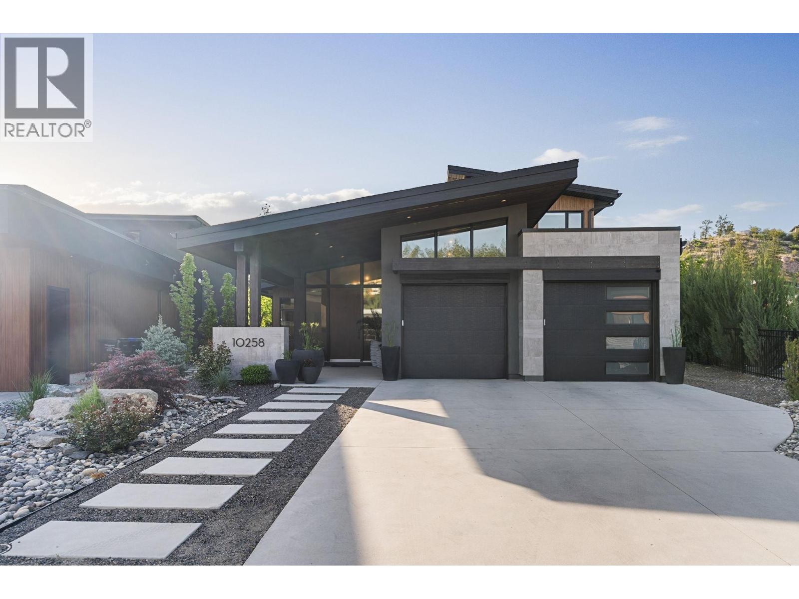 10258 Beacon Hill Drive, Lake Country, British Columbia  V4V 0A9 - Photo 3 - 10385094