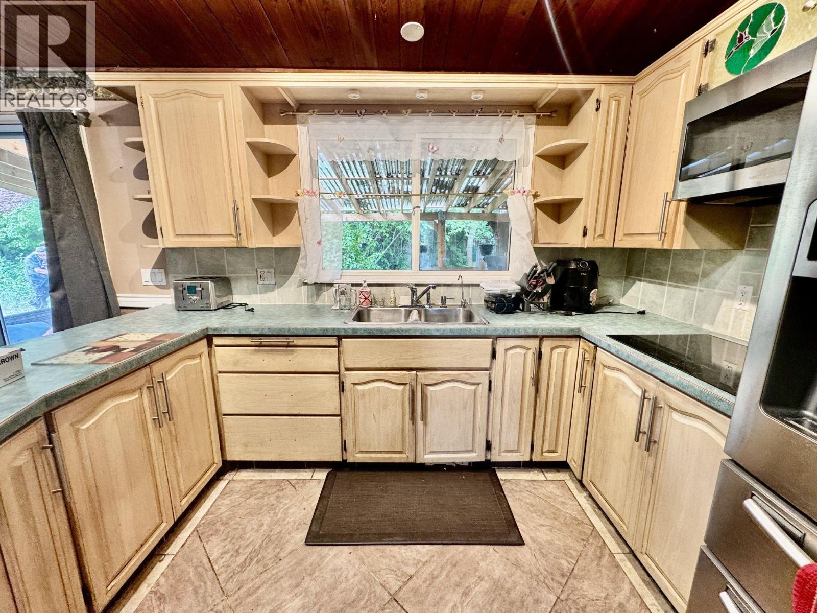 4976 Nash Street, Peachland, British Columbia  V0H 1X8 - Photo 14 - 10387669