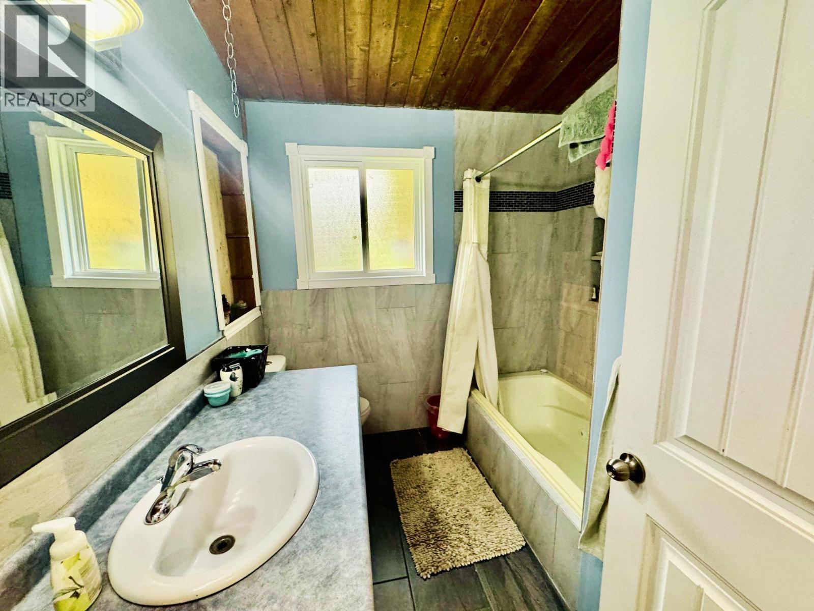 4976 Nash Street, Peachland, British Columbia  V0H 1X8 - Photo 21 - 10387669