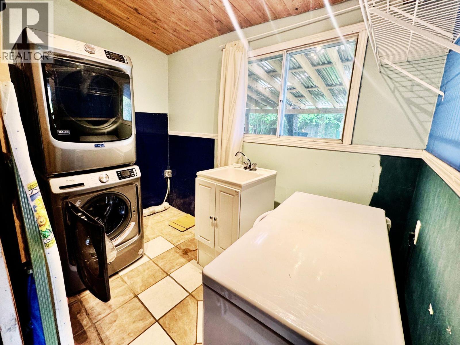 4976 Nash Street, Peachland, British Columbia  V0H 1X8 - Photo 36 - 10387669