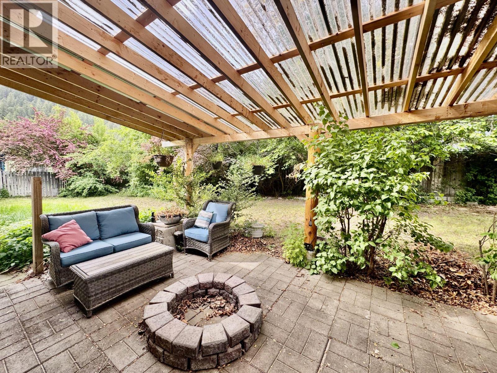 4976 Nash Street, Peachland, British Columbia  V0H 1X8 - Photo 5 - 10387669