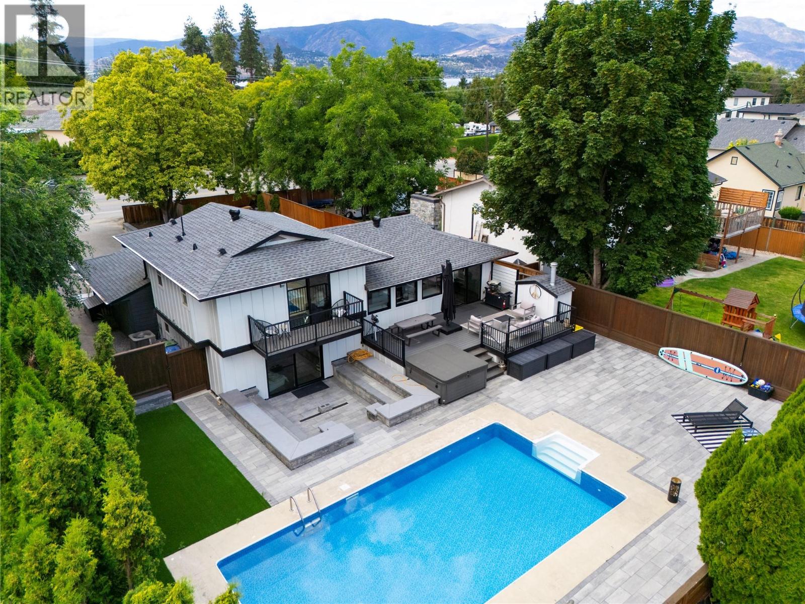 4265 Lakeshore Road, kelowna, British Columbia