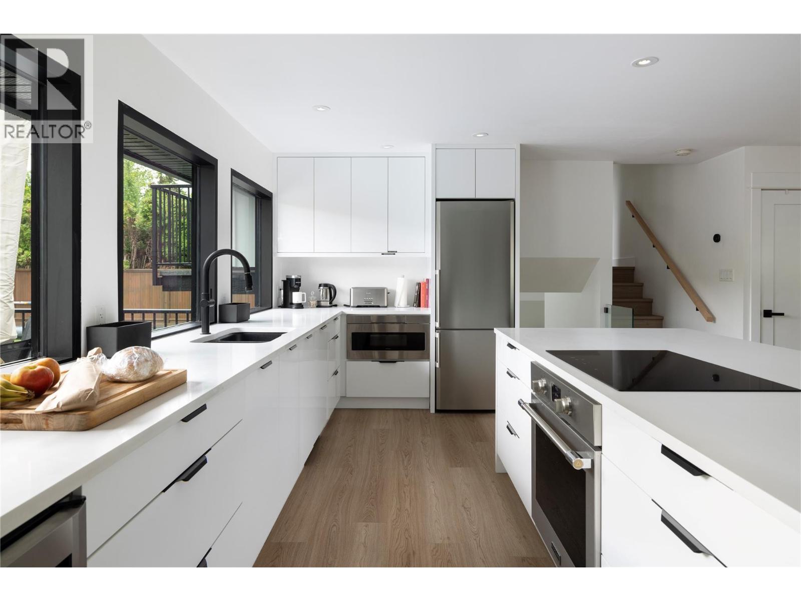 4265 Lakeshore Road, Kelowna, British Columbia  V1W 1W2 - Photo 3 - 10387687