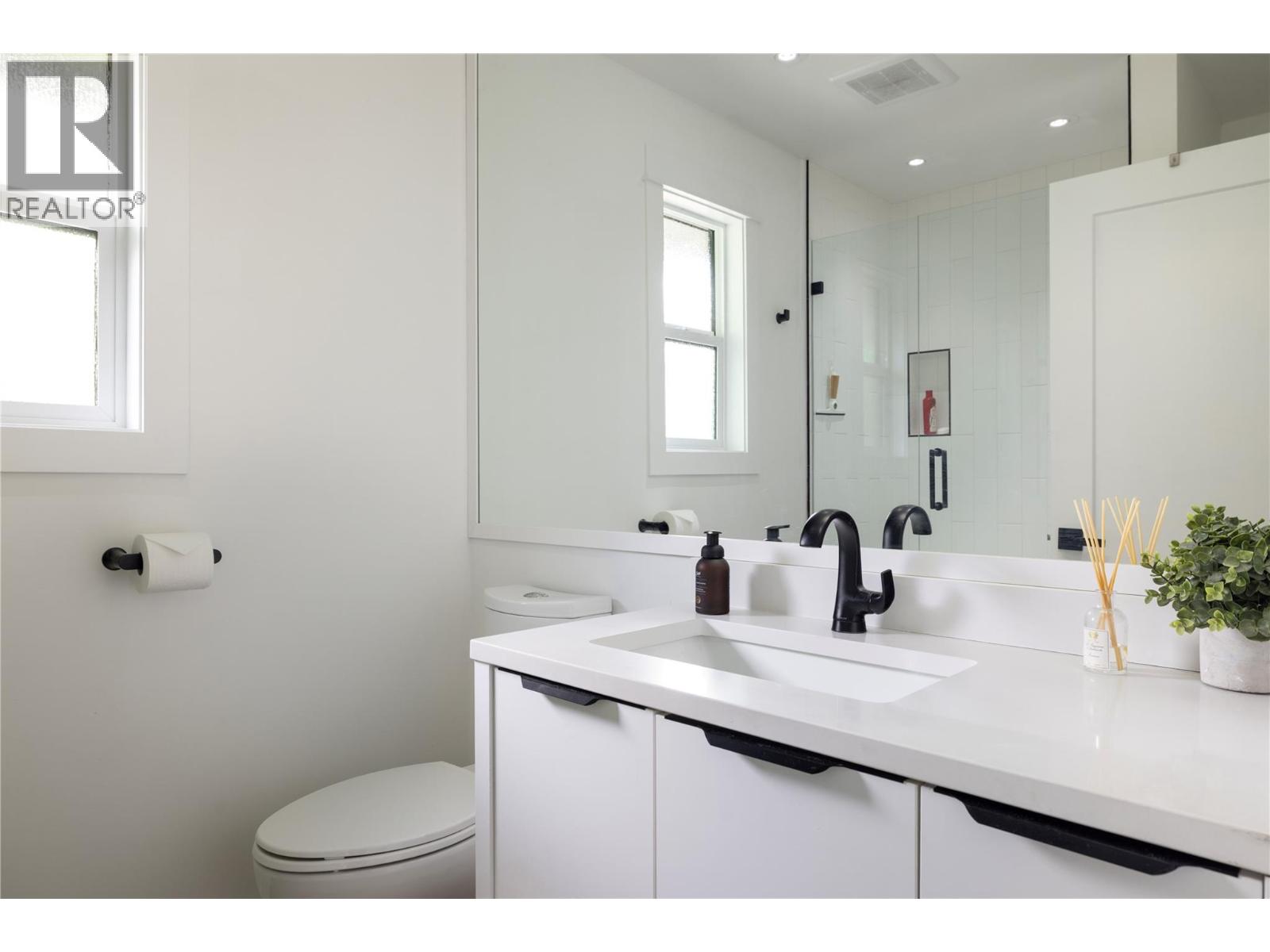 4265 Lakeshore Road, Kelowna, British Columbia  V1W 1W2 - Photo 32 - 10387687
