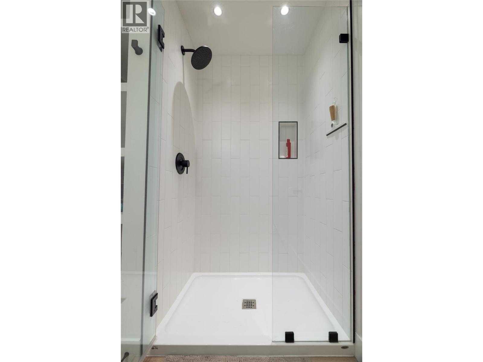 4265 Lakeshore Road, Kelowna, British Columbia  V1W 1W2 - Photo 33 - 10387687