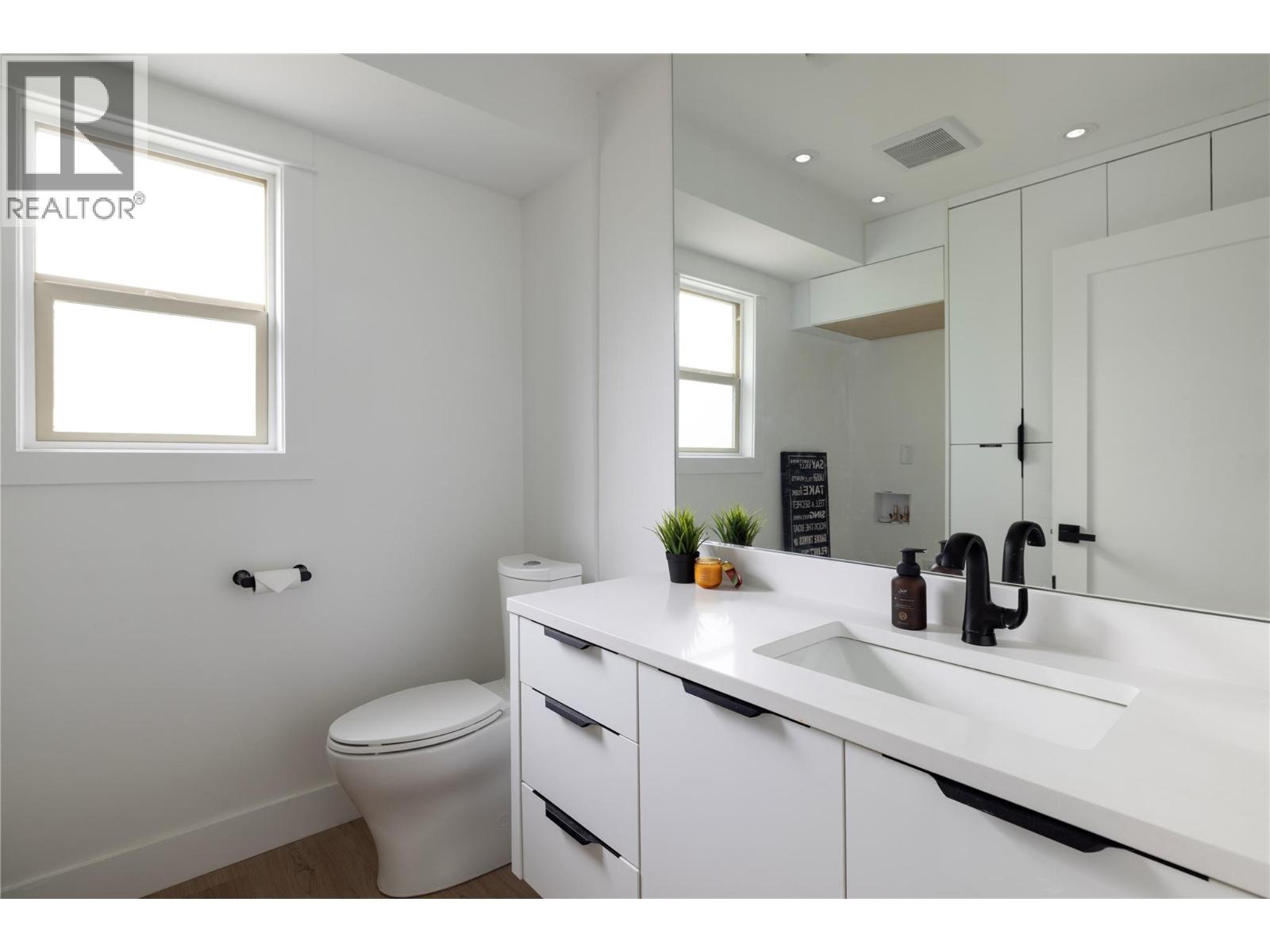 4265 Lakeshore Road, Kelowna, British Columbia  V1W 1W2 - Photo 34 - 10387687