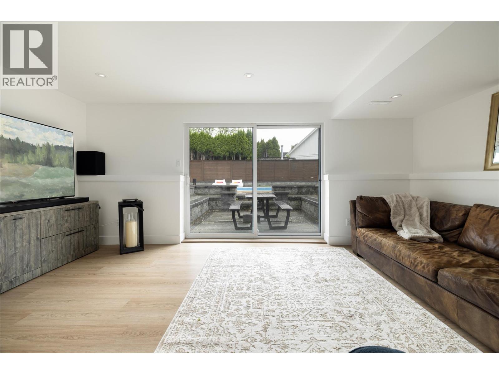 4265 Lakeshore Road, Kelowna, British Columbia  V1W 1W2 - Photo 40 - 10387687