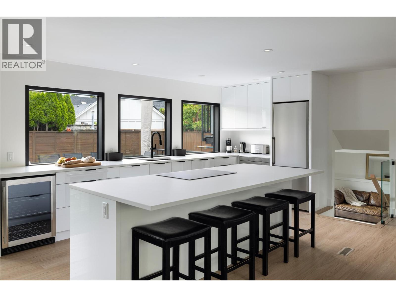 4265 Lakeshore Road, Kelowna, British Columbia  V1W 1W2 - Photo 5 - 10387687