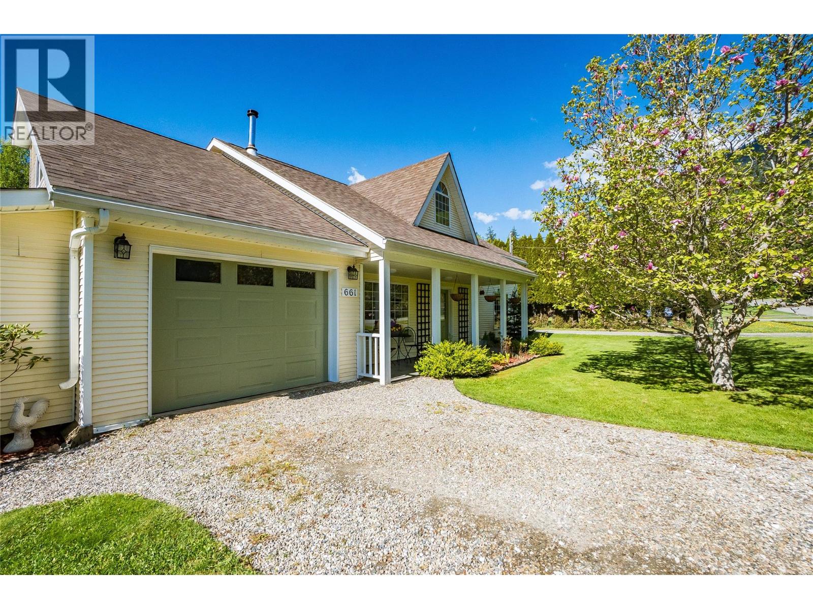 661 C Avenue, Kaslo, British Columbia  V0G 1M0 - Photo 9 - 10387258