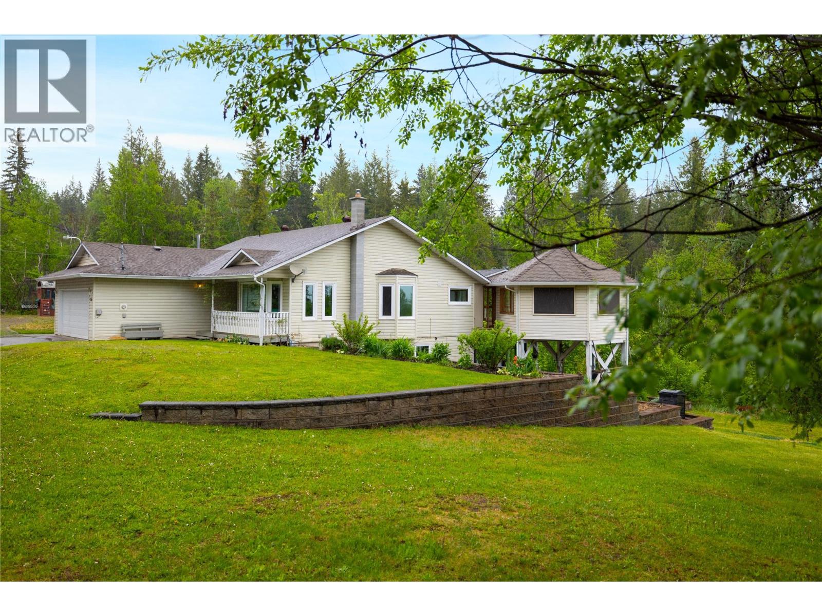 65 Grove Road, enderby, British Columbia