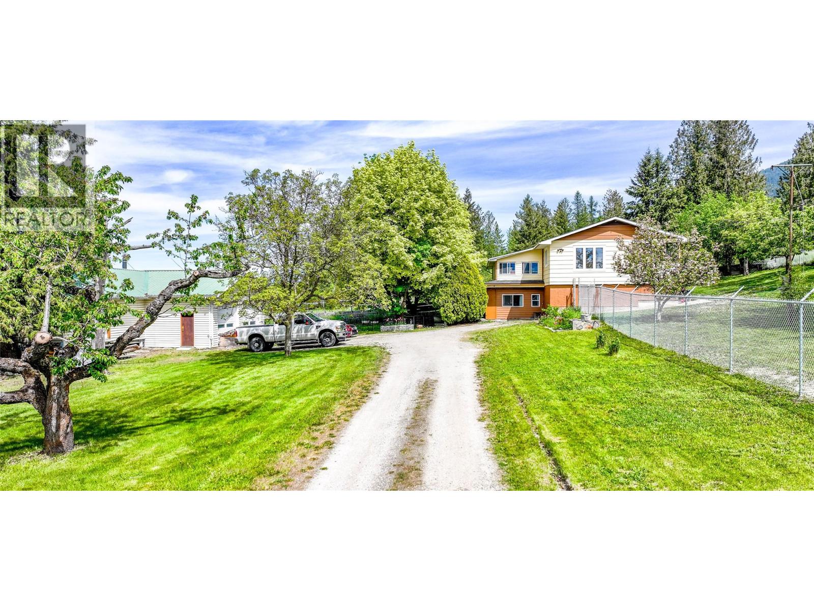 510 Erickson Road, Creston, British Columbia  V0B 1G3 - Photo 2 - 10387366