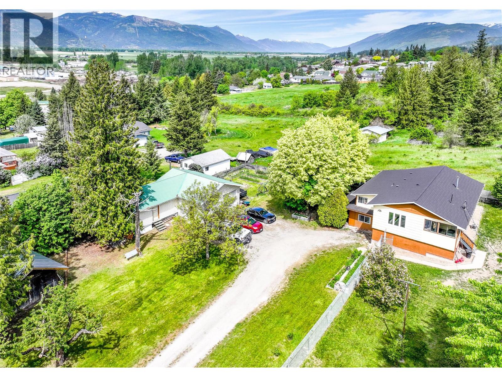 510 Erickson Road, Creston, British Columbia  V0B 1G3 - Photo 3 - 10387366