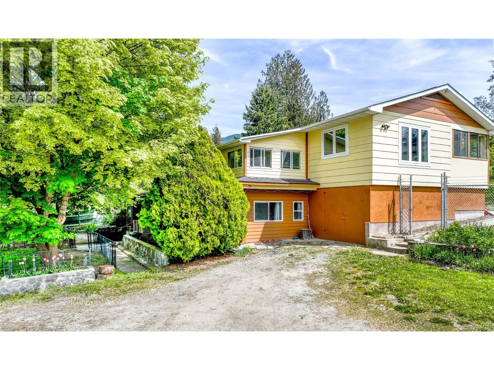 510 Erickson Road, Creston, British Columbia  V0B 1G3 - Photo 4 - 10387366
