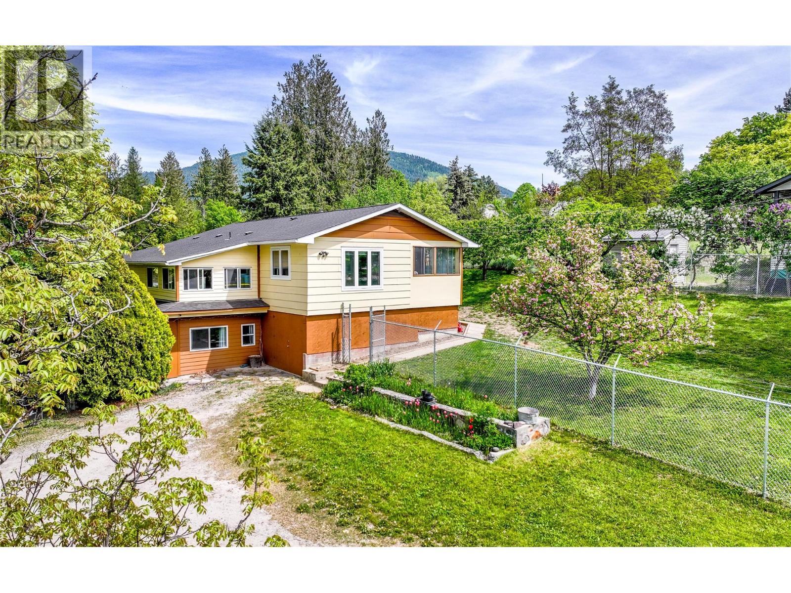 510 Erickson Road, Creston, British Columbia  V0B 1G3 - Photo 5 - 10387366