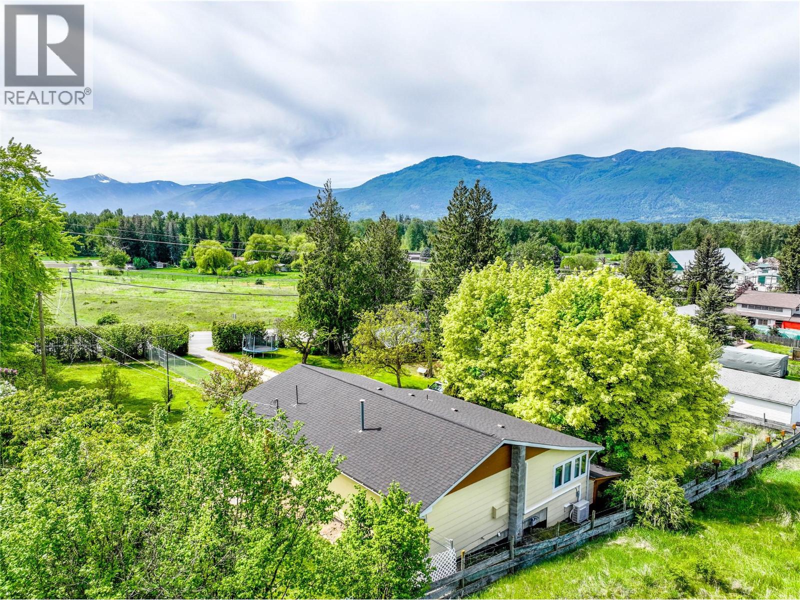 510 Erickson Road, Creston, British Columbia  V0B 1G3 - Photo 6 - 10387366