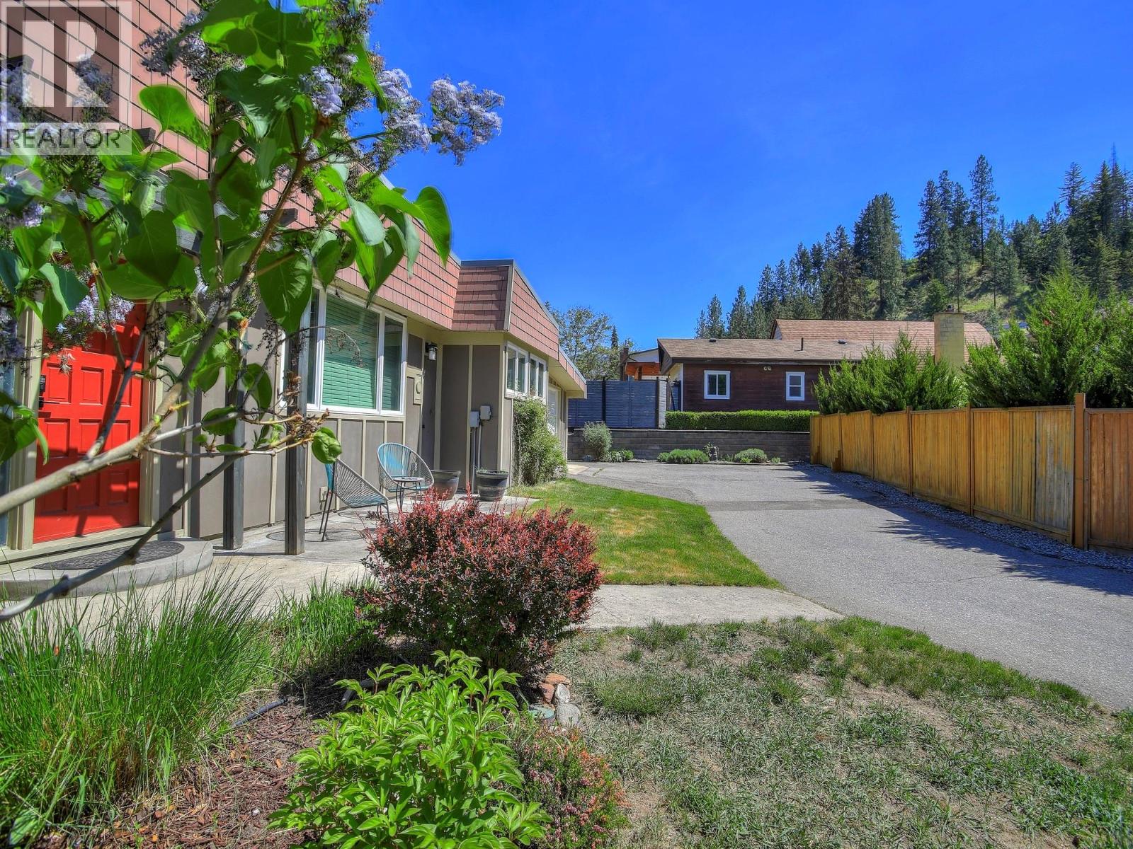 812 Paret Road, Kelowna, British Columbia  V1W 4P2 - Photo 2 - 10387363