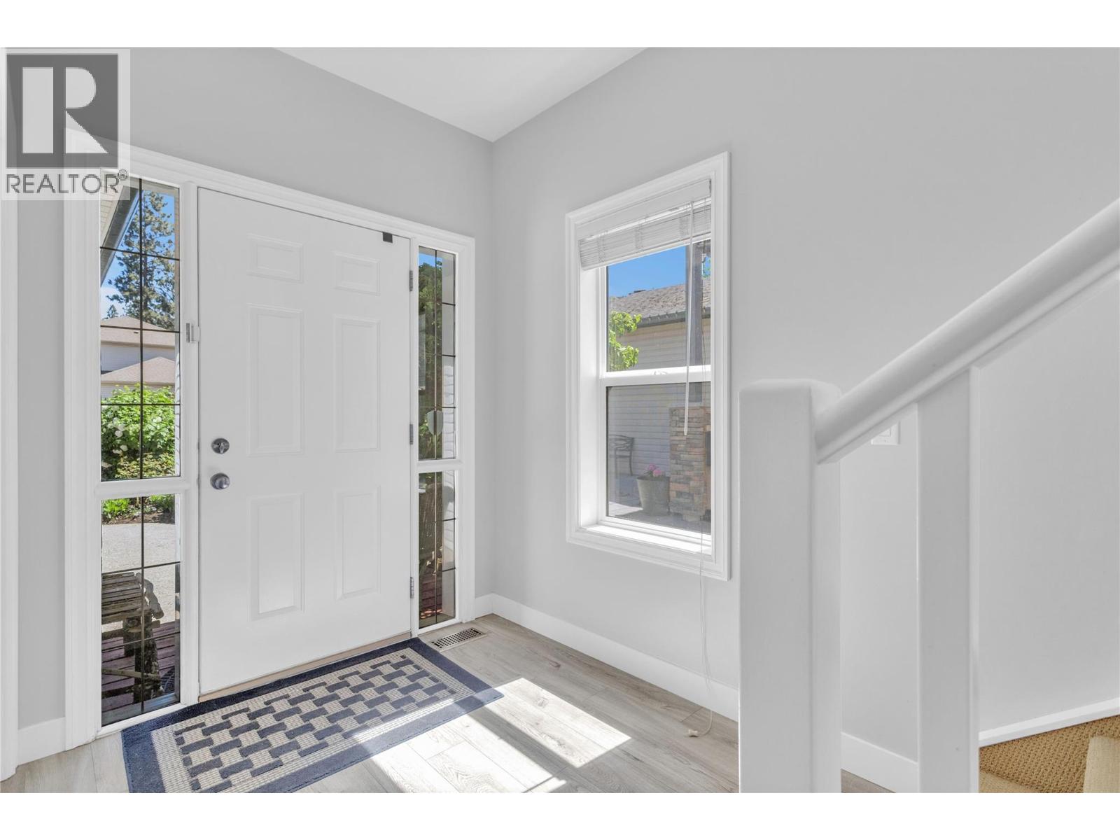 614 South Crest Drive, Kelowna, British Columbia  V1W 4Y6 - Photo 4 - 10387328