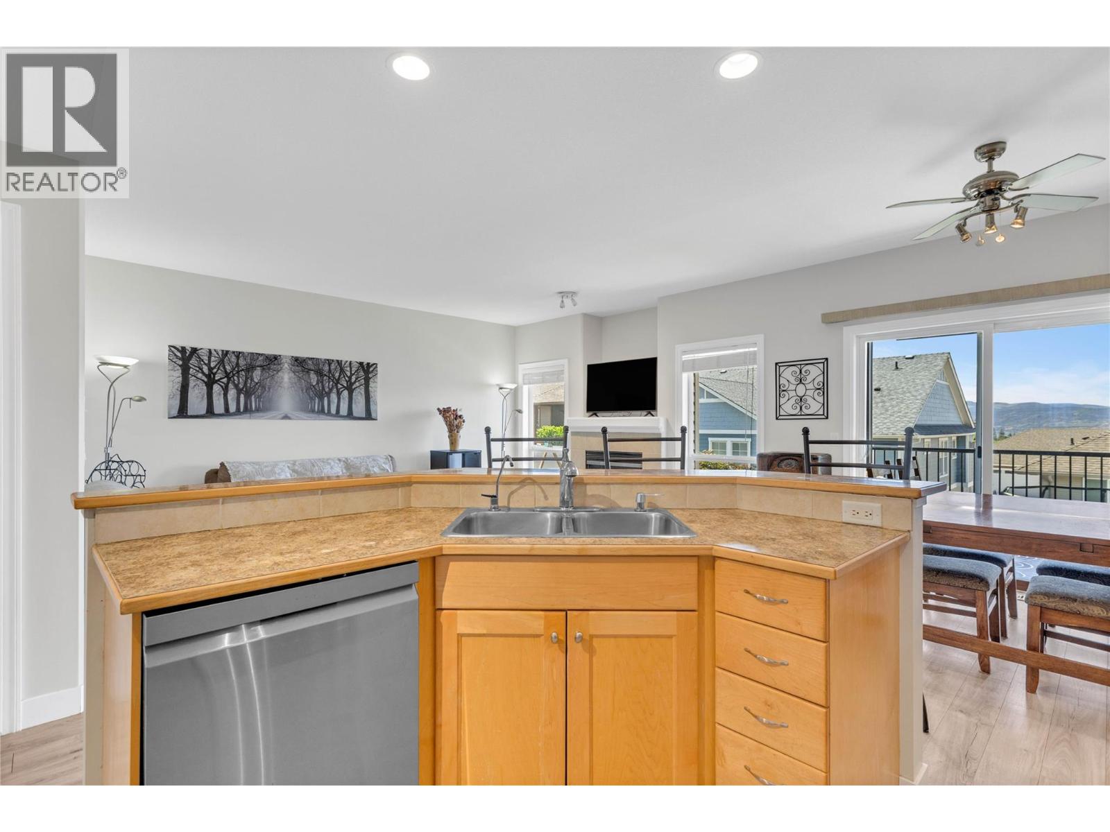 614 South Crest Drive, Kelowna, British Columbia  V1W 4Y6 - Photo 9 - 10387328